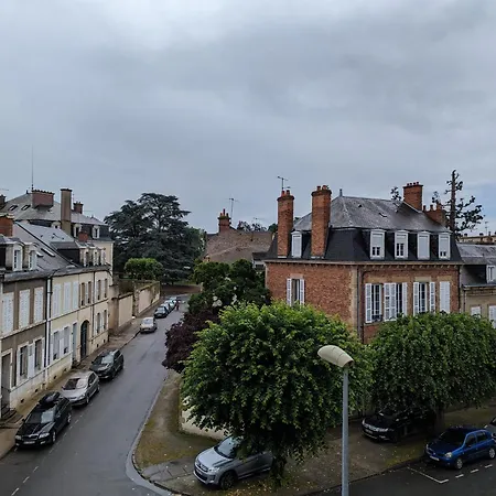 63m2 3eme Etage Ou Dans 2eme Etage Pour Sejours A * Moulins (Allier)